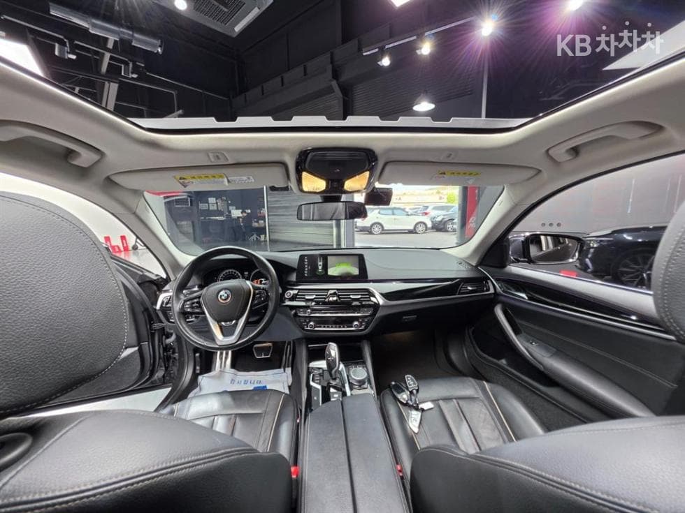BMW - 5-Series | All New 520 Luxury 17