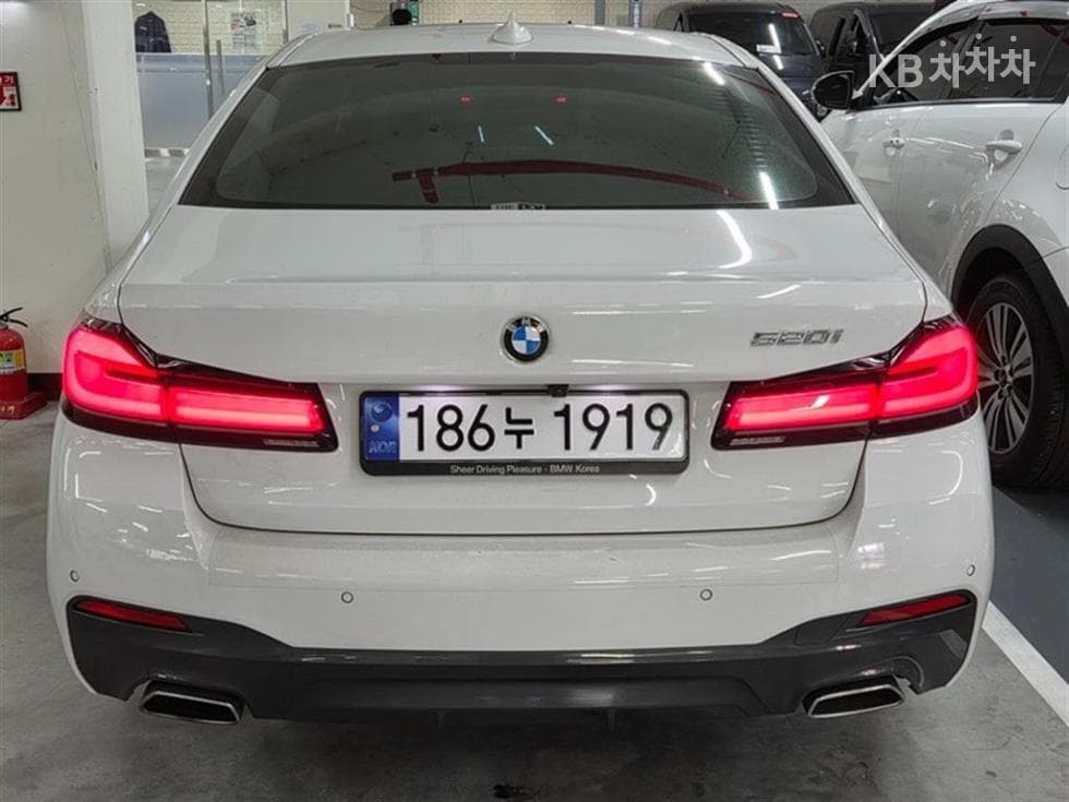 BMW - 5-Series | All New 520 M Sport 2