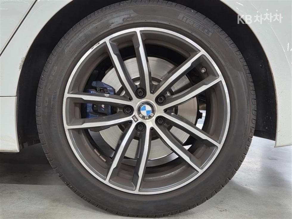 BMW - 5-Series | All New 520 M Sport 3