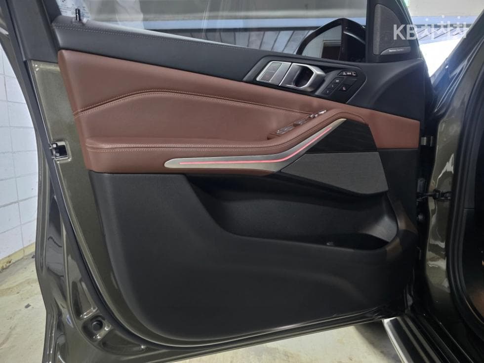 بي إم دبليو - X7 | xDrive 40 ThePure 7Seater 17