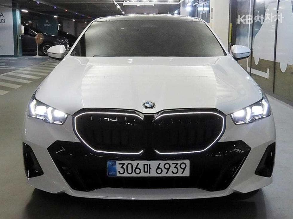 BMW - 5-Series | New 520 SE 2