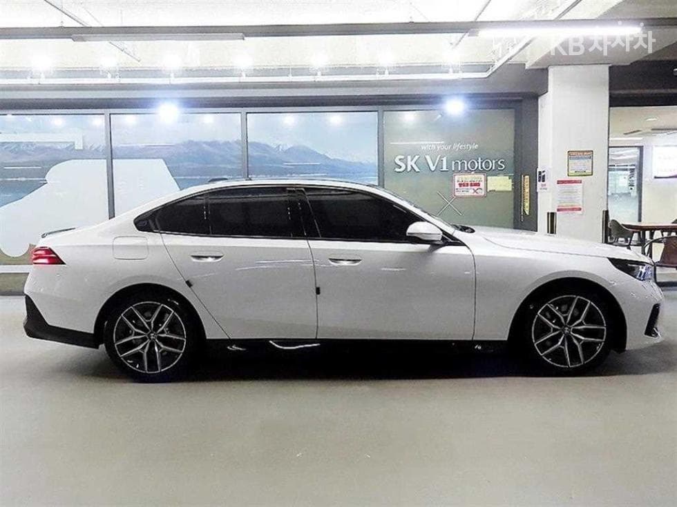 BMW - 5-Series | New 520 SE 3