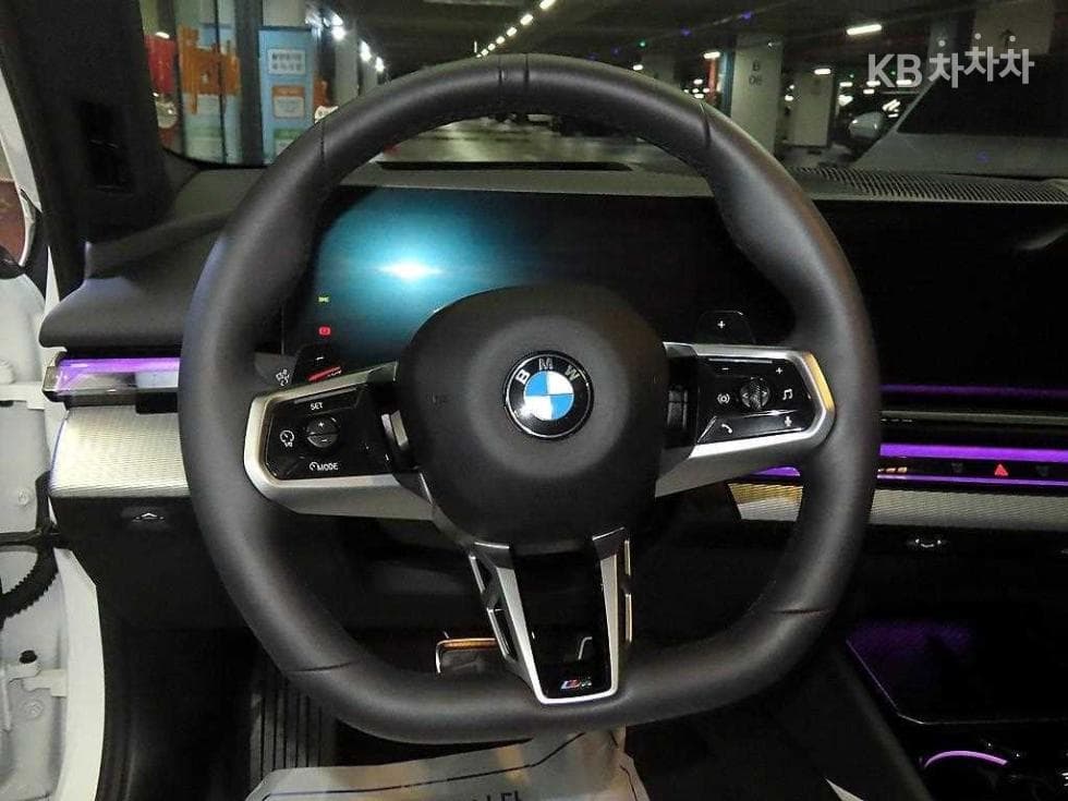 BMW - 5-Series | New 520 SE 8