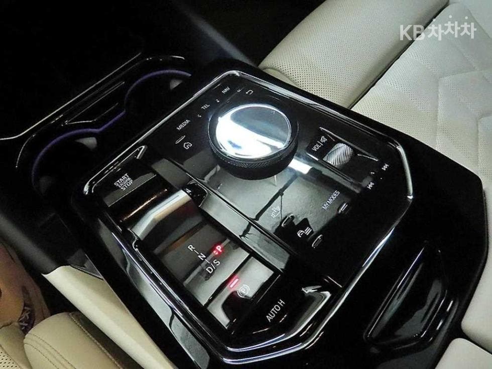 BMW - 5-Series | New 520 SE 12