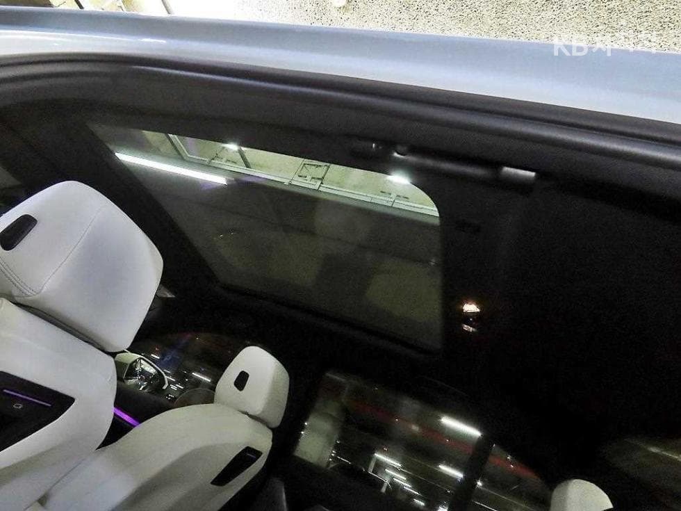 BMW - 5-Series | New 520 SE 17