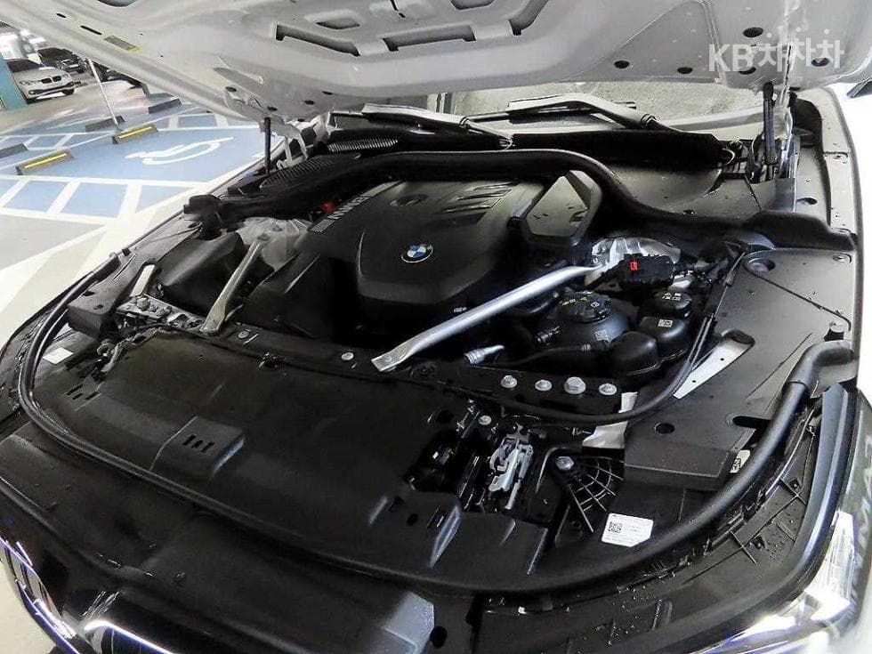 BMW - 5-Series | New 520 SE 19