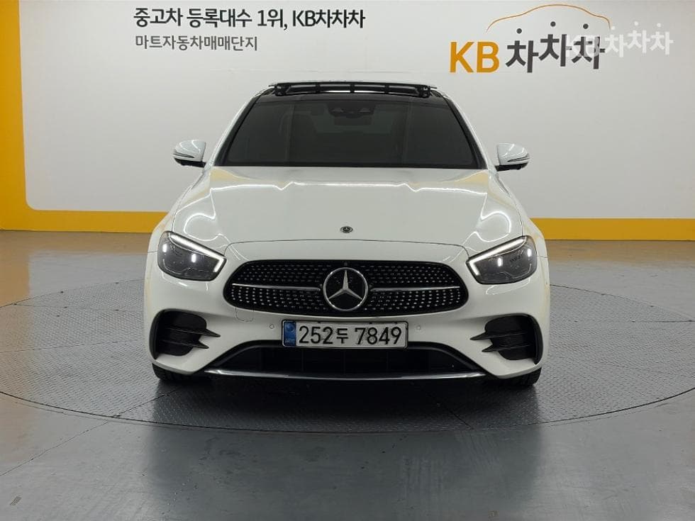 Mercedes-Benz - E-Class | E350 4MATIC AMG Line 2