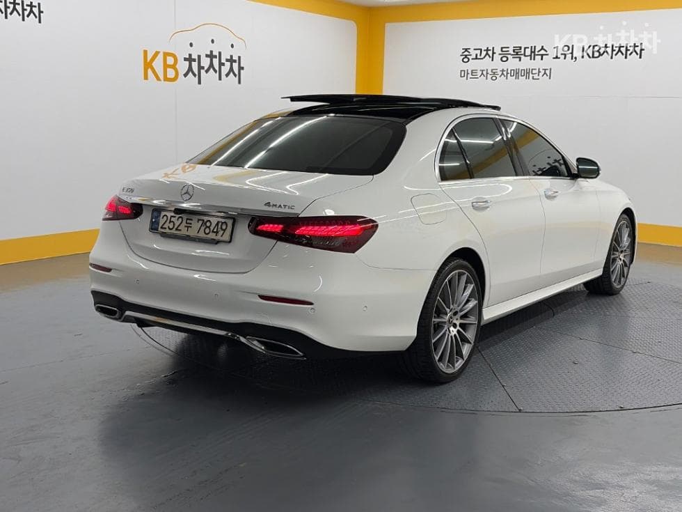 Mercedes-Benz - E-Class | E350 4MATIC AMG Line 4