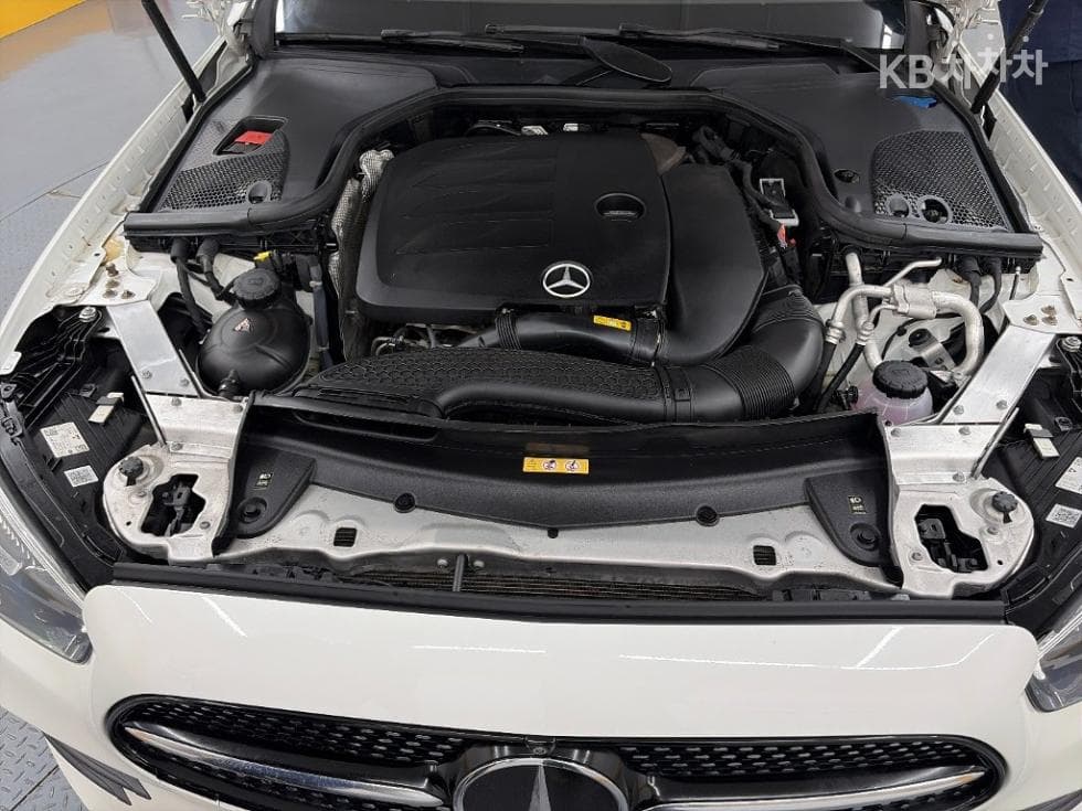 Mercedes-Benz - E-Class | E350 4MATIC AMG Line 5
