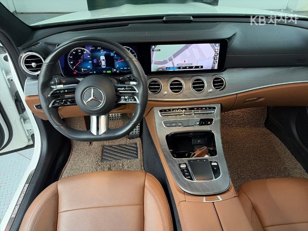 Mercedes-Benz - E-Class | E350 4MATIC AMG Line 7