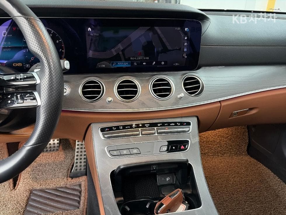 Mercedes-Benz - E-Class | E350 4MATIC AMG Line 10