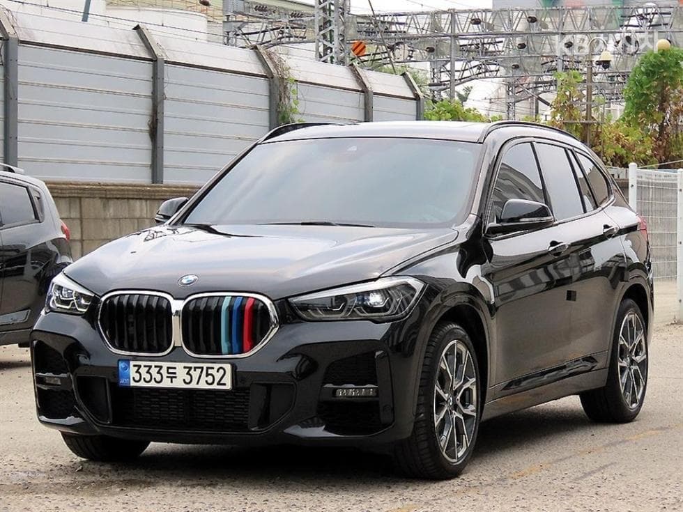 BMW - X1 | xDrive 20 M Sport Package 2