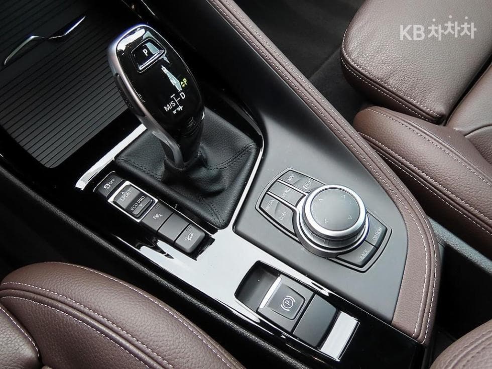 BMW - X1 | xDrive 20 M Sport Package 11