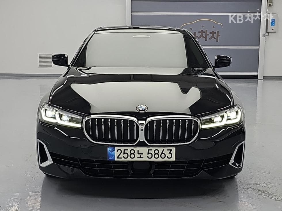 بي إم دبليو - 5-Series | All New 520 Luxury 2