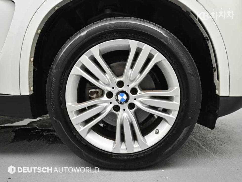 BMW - X5 | xDrive 30 Base 5