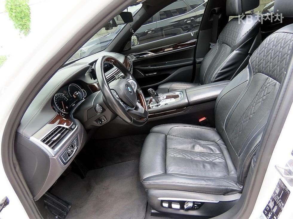 BMW - 7-Series | 730 xDrive Base 5