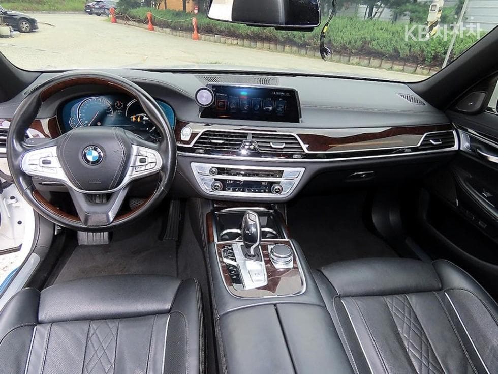 BMW - 7-Series | 730 xDrive Base 7