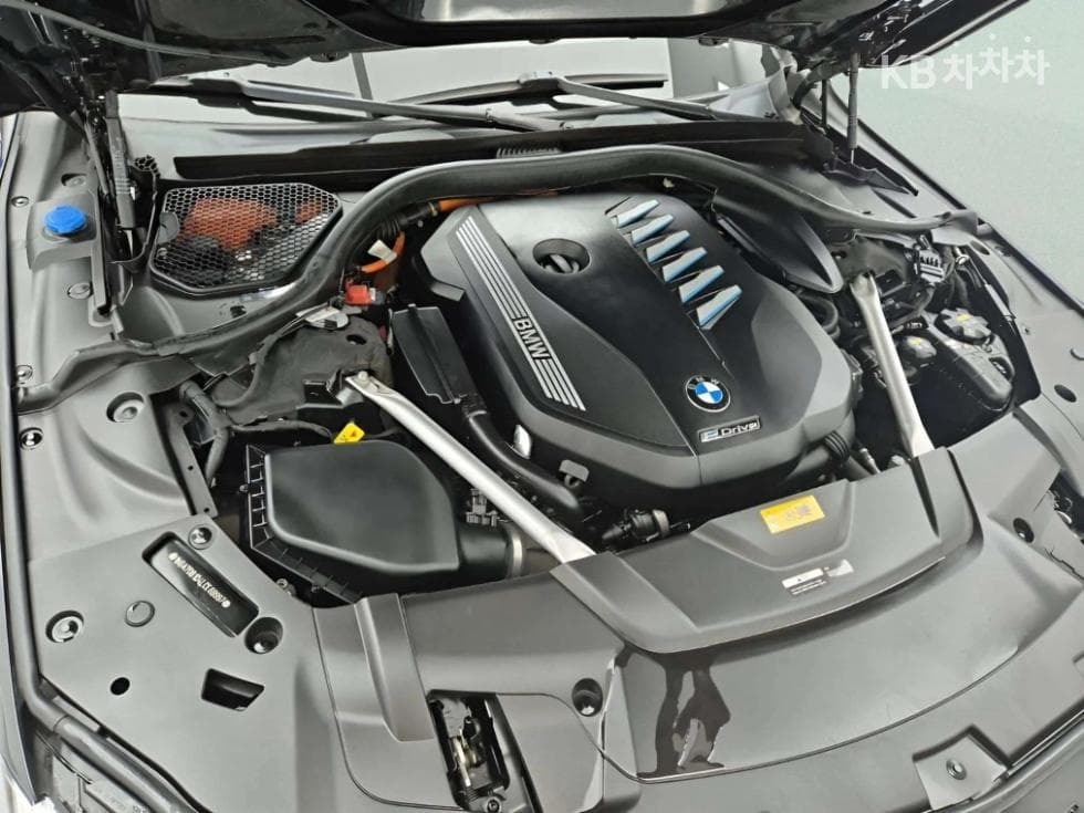 بي إم دبليو - 7-Series | 745 sDrive M Sport 8