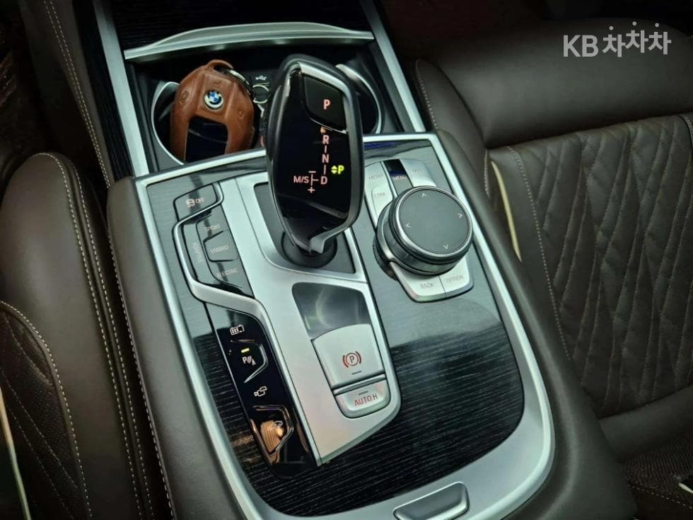 بي إم دبليو - 7-Series | 745 sDrive M Sport 10