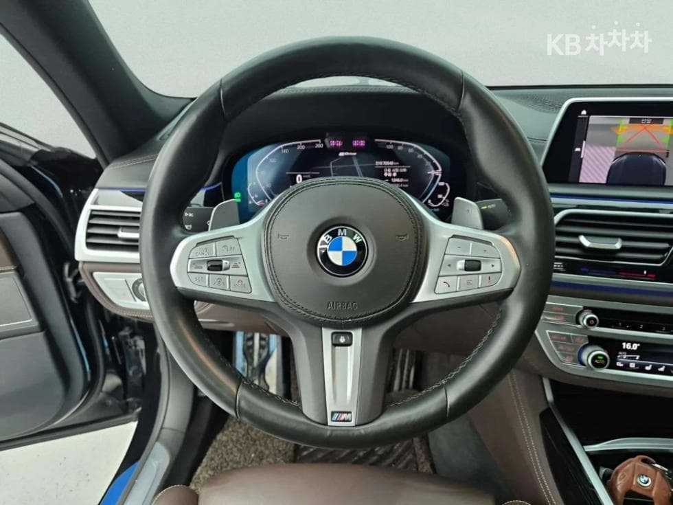 بي إم دبليو - 7-Series | 745 sDrive M Sport 11