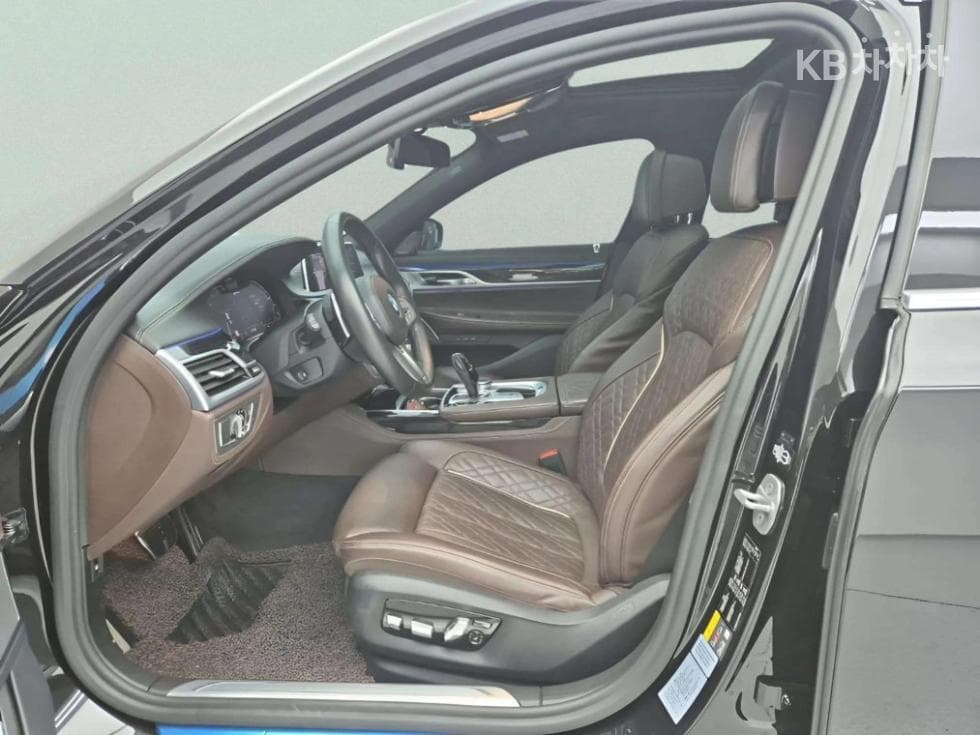 بي إم دبليو - 7-Series | 745 sDrive M Sport 15
