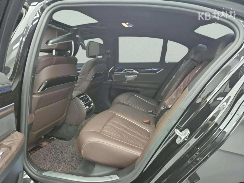 بي إم دبليو - 7-Series | 745 sDrive M Sport 16