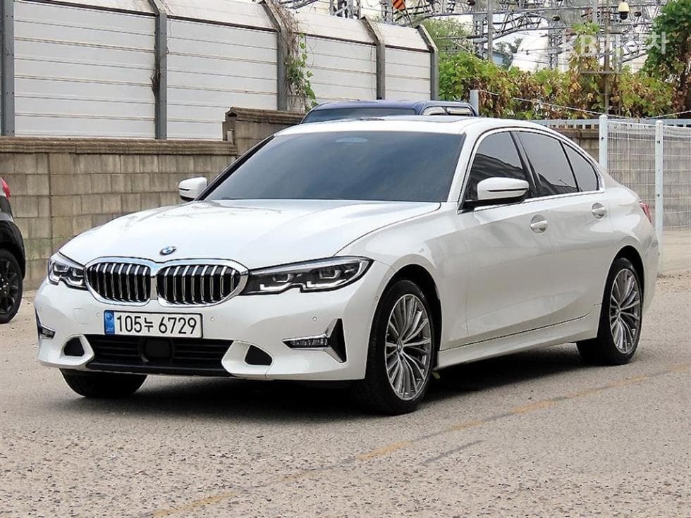 BMW - 3-Series | 320 xDrive Luxury Line 2