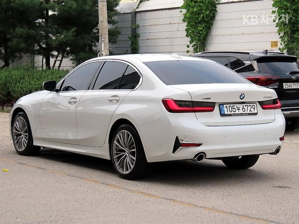 BMW - 3-Series | 320 xDrive Luxury Line 3
