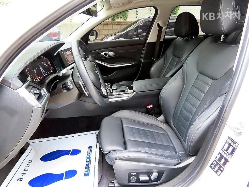 BMW - 3-Series | 320 xDrive Luxury Line 5