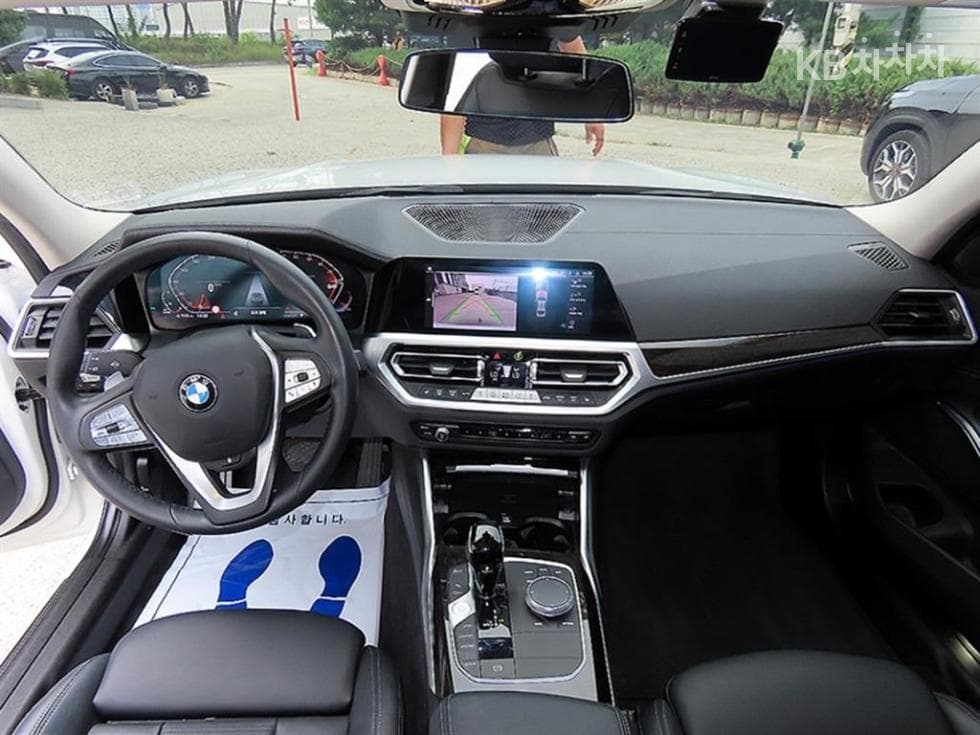 BMW - 3-Series | 320 xDrive Luxury Line 7