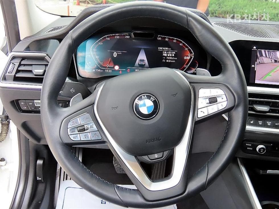 BMW - 3-Series | 320 xDrive Luxury Line 8