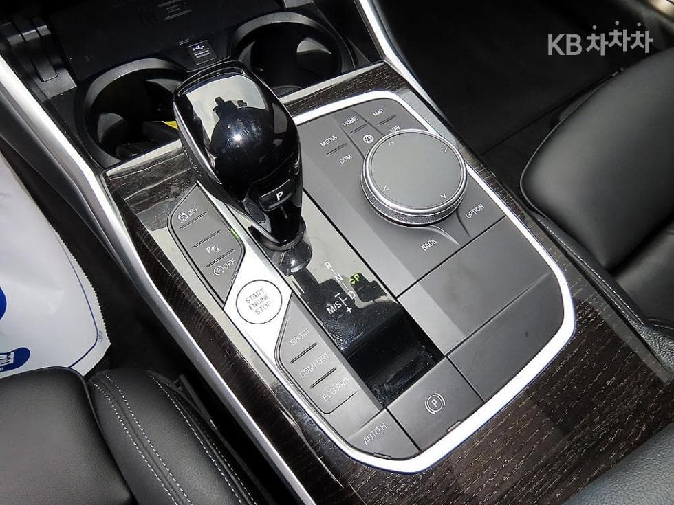 BMW - 3-Series | 320 xDrive Luxury Line 10