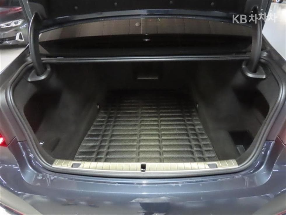BMW - 7-Series | 740Li xDrive M Sport 17