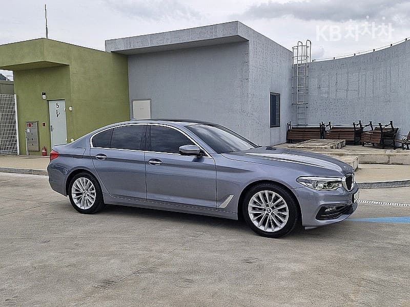 BMW - 5-Series | All New 520 M Sport Plus 3