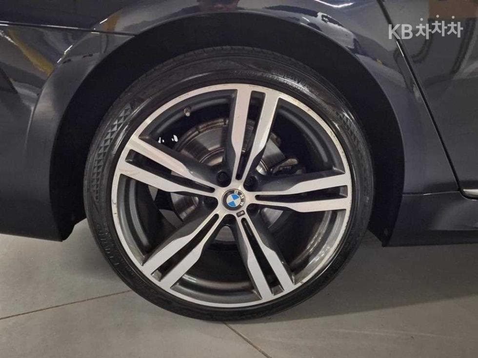 BMW - 7-Series | 730Ld xDrive M Sport 17