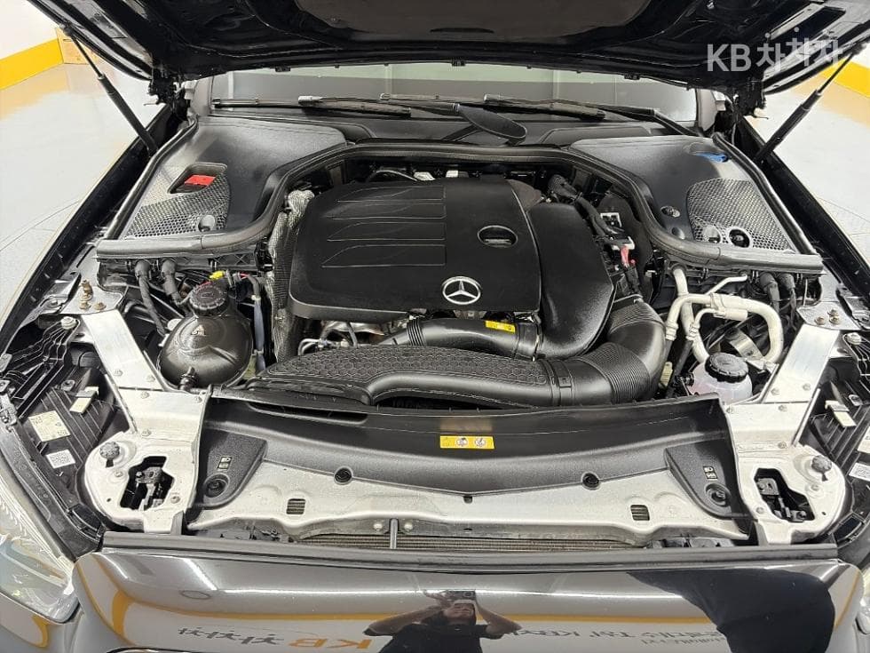 Mercedes-Benz - E-Class | E350 4MATIC AMG Line 5