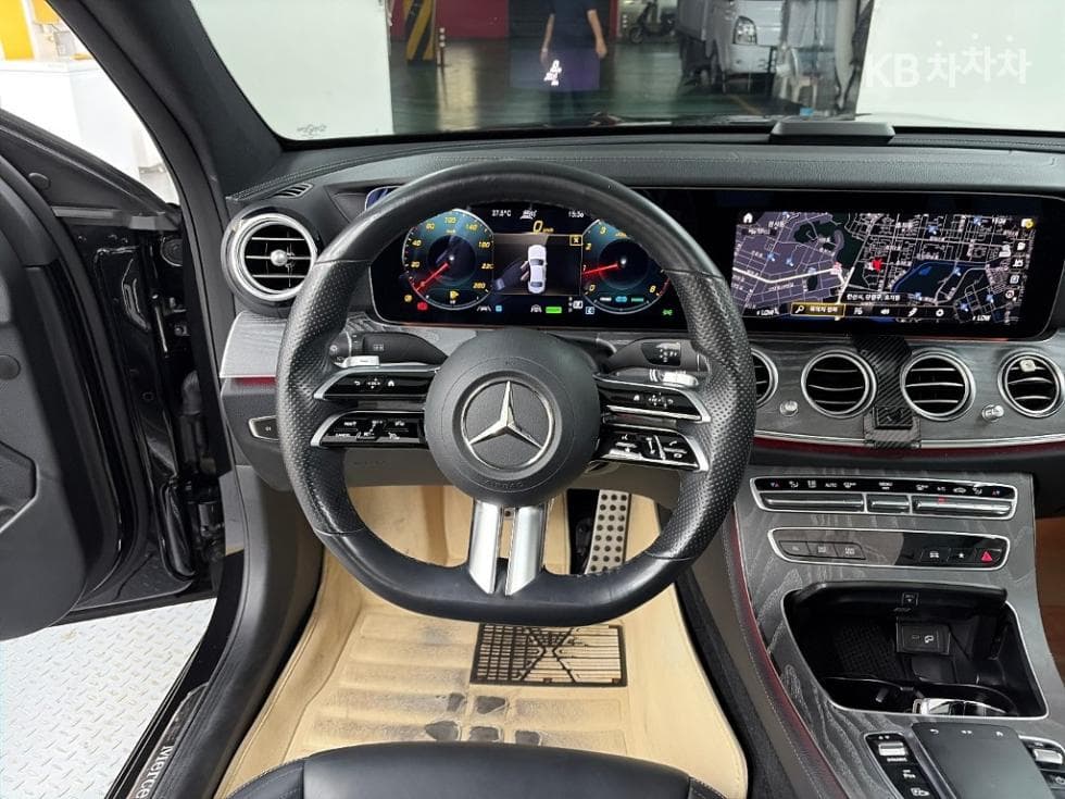 Mercedes-Benz - E-Class | E350 4MATIC AMG Line 9