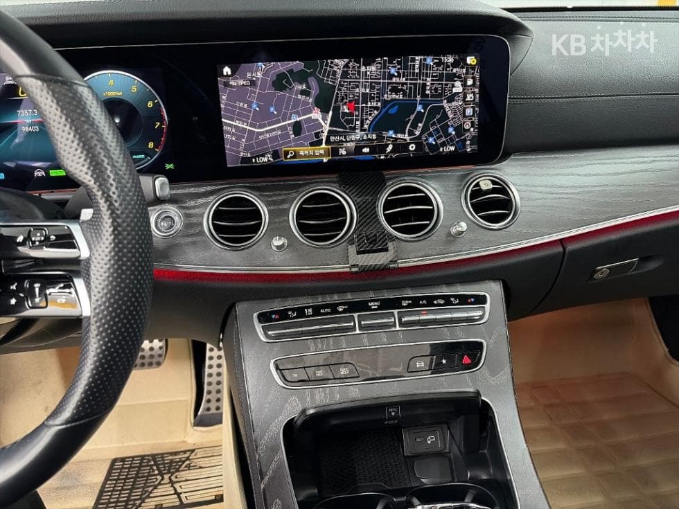 Mercedes-Benz - E-Class | E350 4MATIC AMG Line 10