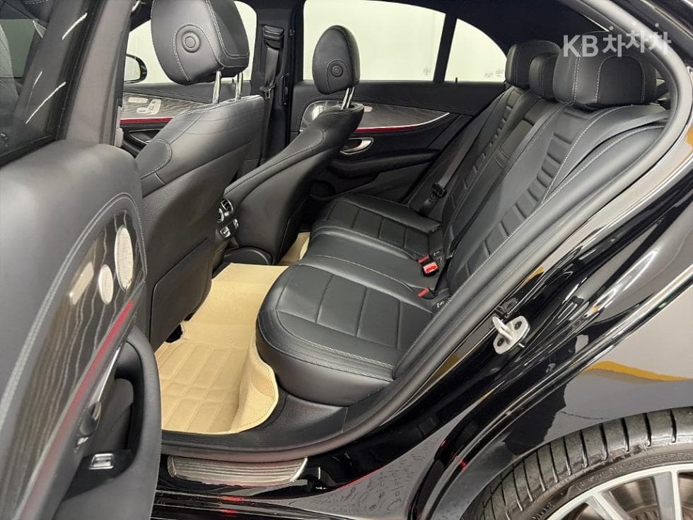 Mercedes-Benz - E-Class | E350 4MATIC AMG Line 12