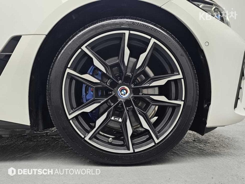 BMW - i4 | M50 Base 5