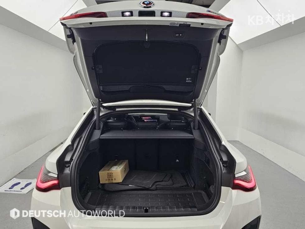 BMW - i4 | M50 Base 19