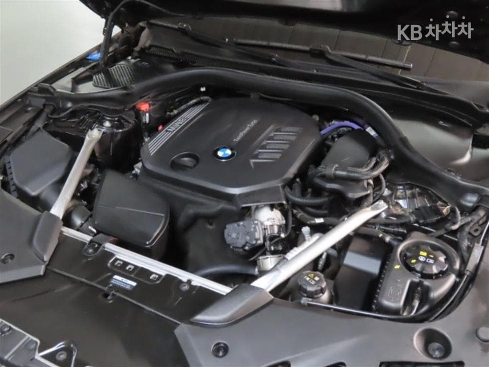 BMW - 5-Series | All New 523 xDrive M Sport 20