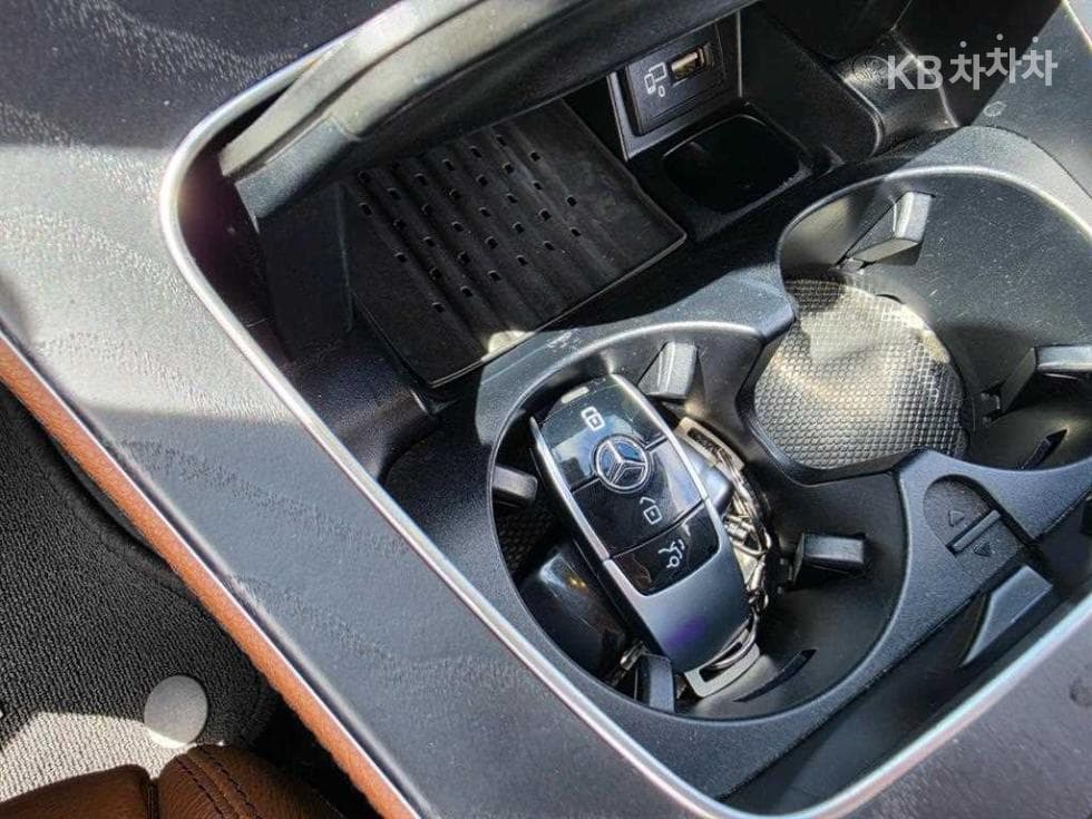 مرسيدس - E-Class | E220 Cabriolet 10