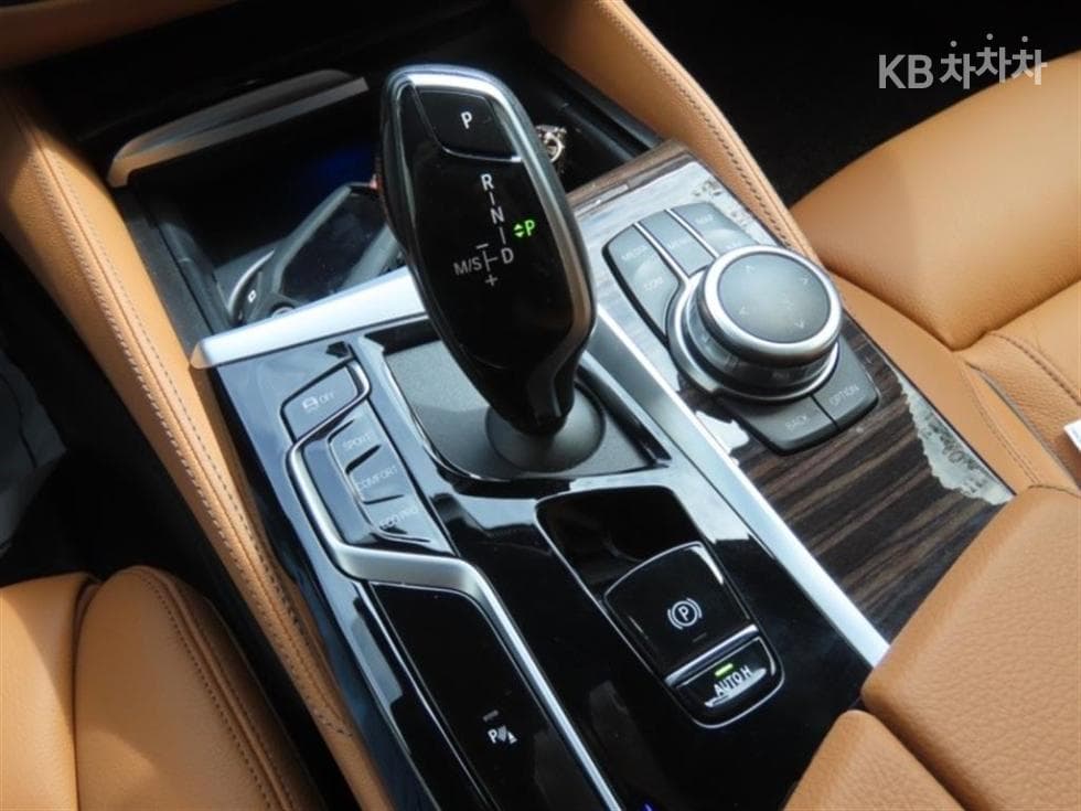 BMW - 5-Series | All New 520 M Sport 6
