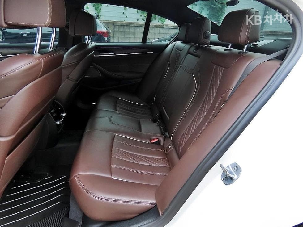 BMW - 5-Series | All New 530 M Sport 6