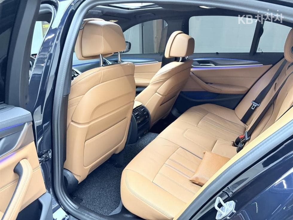 بي إم دبليو - 5-Series | All New 520 M Sport 8