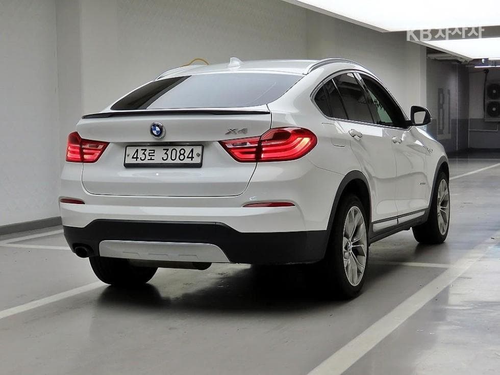 BMW - X4 | 20 xDrive Base 4