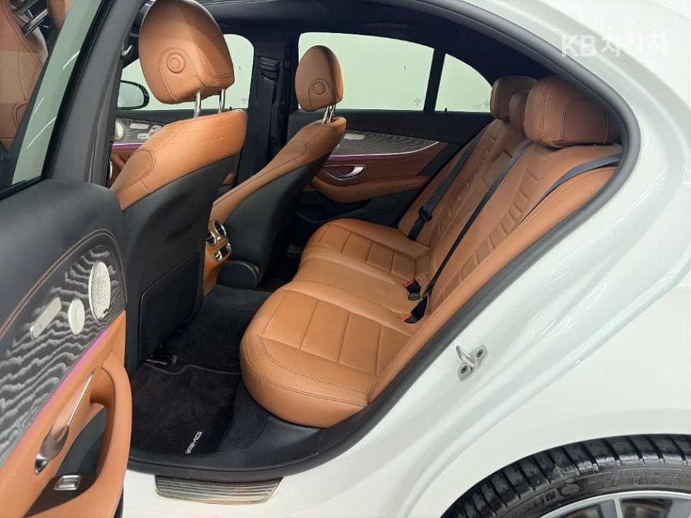 Mercedes-Benz - E-Class | E350 4MATIC Avantgarde 12