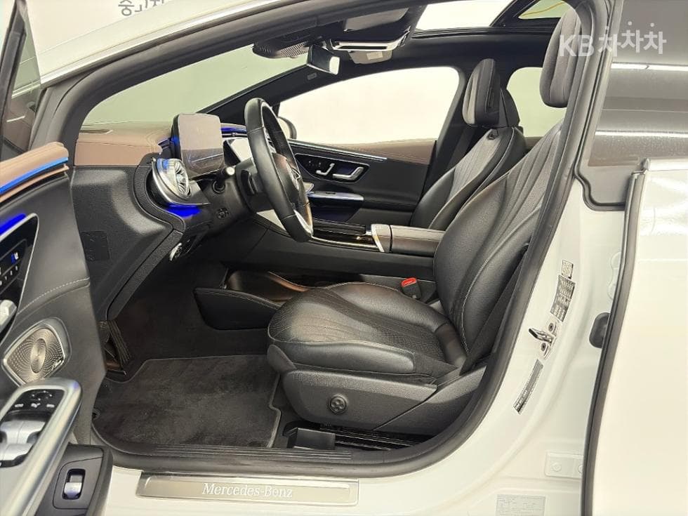 Mercedes-Benz - EQE | 350 4Matic Base 11