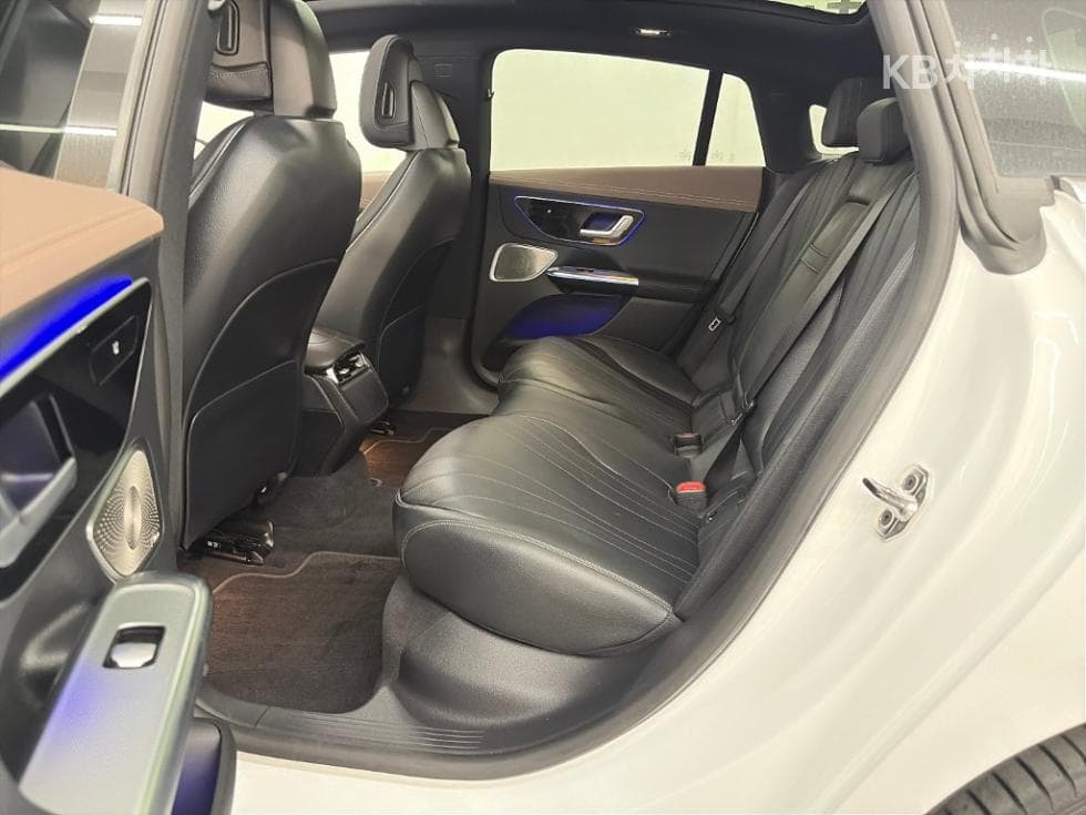 Mercedes-Benz - EQE | 350 4Matic Base 12